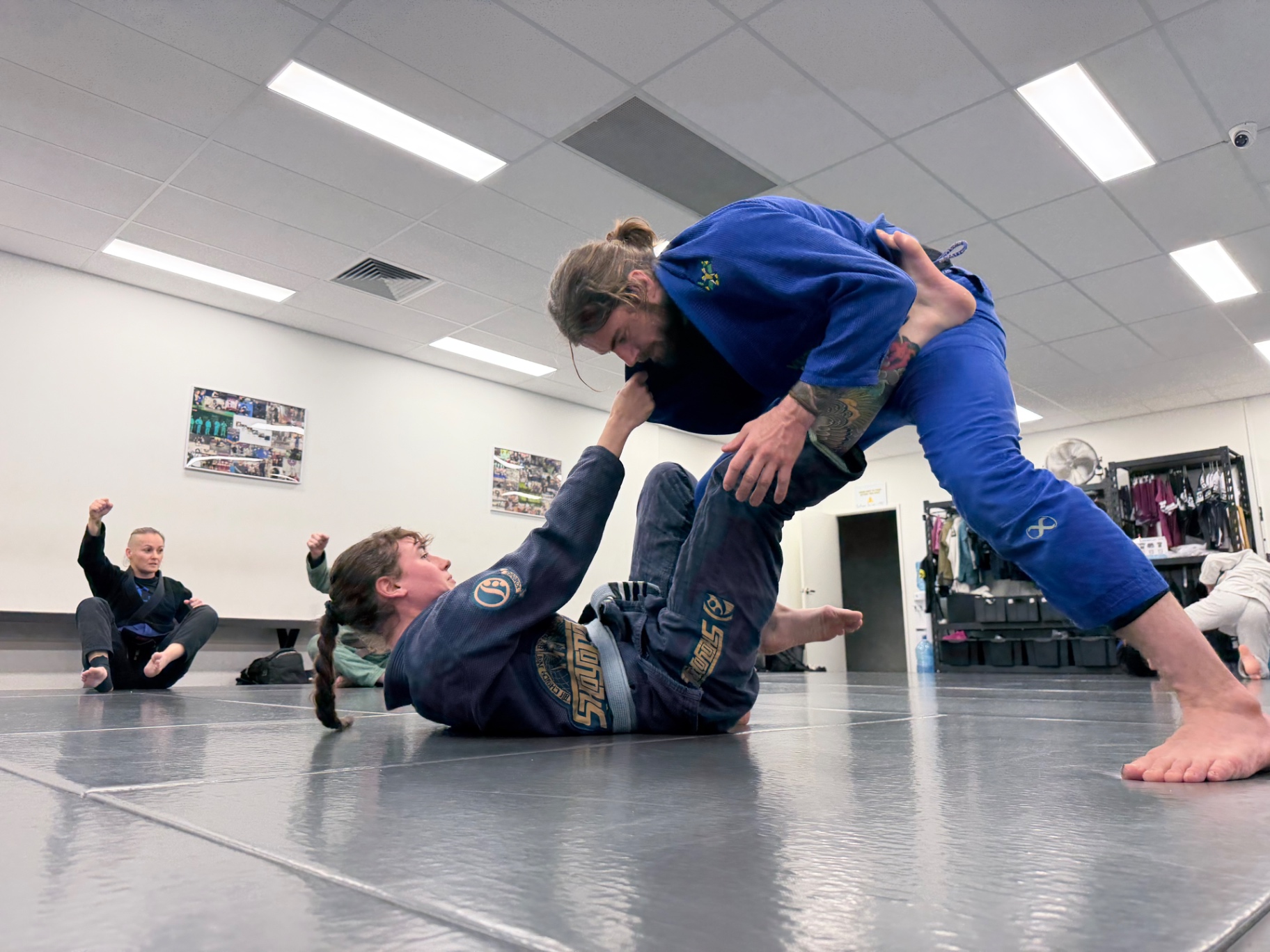 A student working from guard while her partner passes